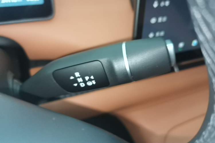 Used Leapmotor C16 2024 Range-Extended 200 Luxury Edition Gear Lever