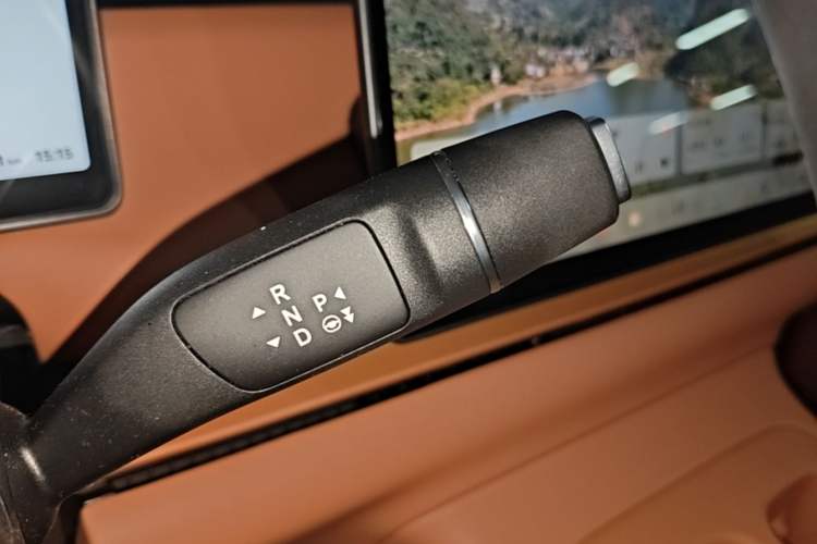 Used Leapmotor C16 2024 Range-Extended 200 Luxury Edition Gear Lever