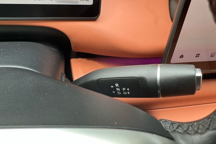 Used Leapmotor C16 2024 Range-Extended 200 Luxury Edition Gear Lever