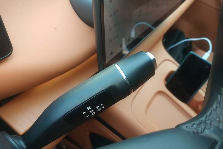 Used Leapmotor C16 2024 Range-Extended 200 Luxury Edition Gear Lever