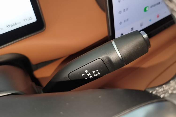 Used Leapmotor C16 2024 Range-Extended 200 LiDAR Edition Gear Lever