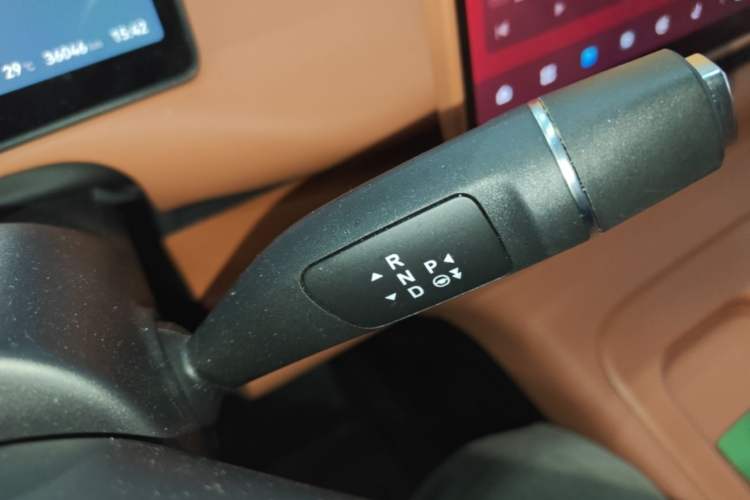 Used Leapmotor C16 2024 Range-Extended 200 LiDAR Edition Gear Lever