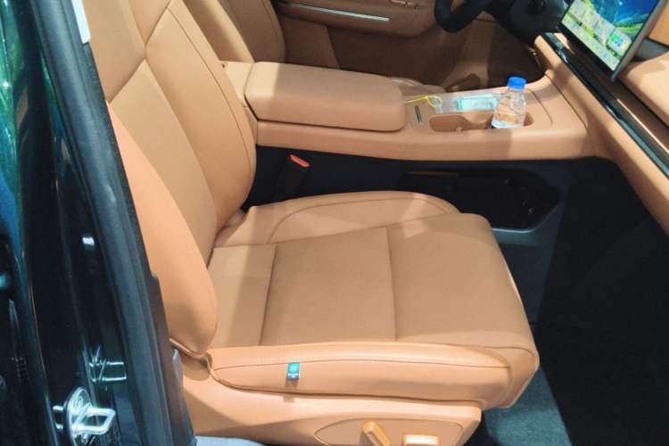 Used Leapmotor C16 2024 Range-Extended 200 Luxury Edition Right Front Seat