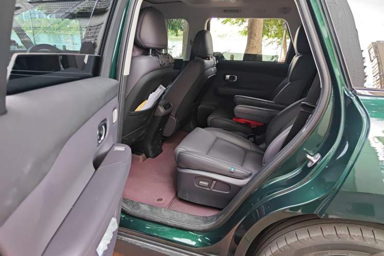 Used Leapmotor C16 2024 Pure Electric 580 LiDAR Edition Left Rear Seat