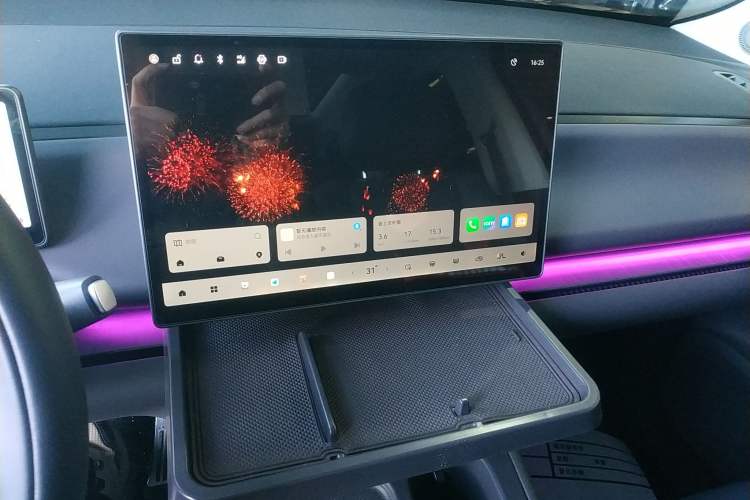 Used Leapmotor C16 2024 Range-Extended 200 Luxury Edition Audio And AC Panel