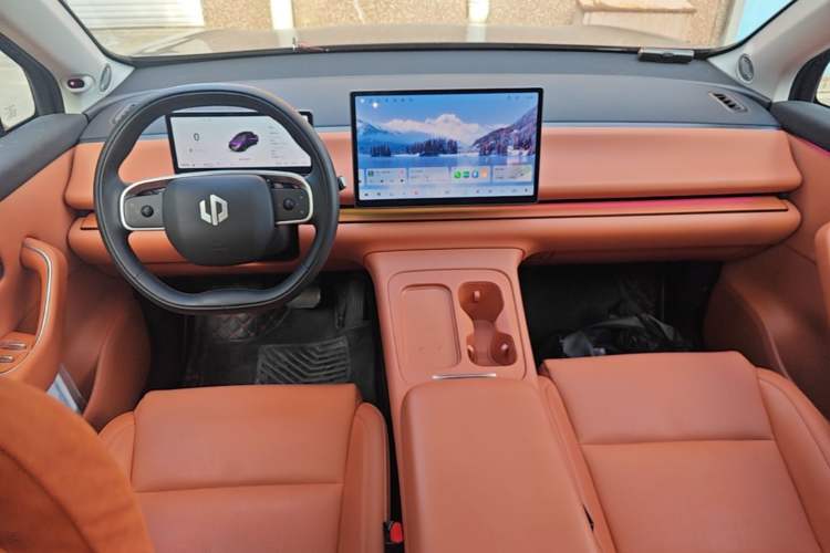 Used Leapmotor C16 2024 Range-Extended 200 LiDAR Edition Center Console
