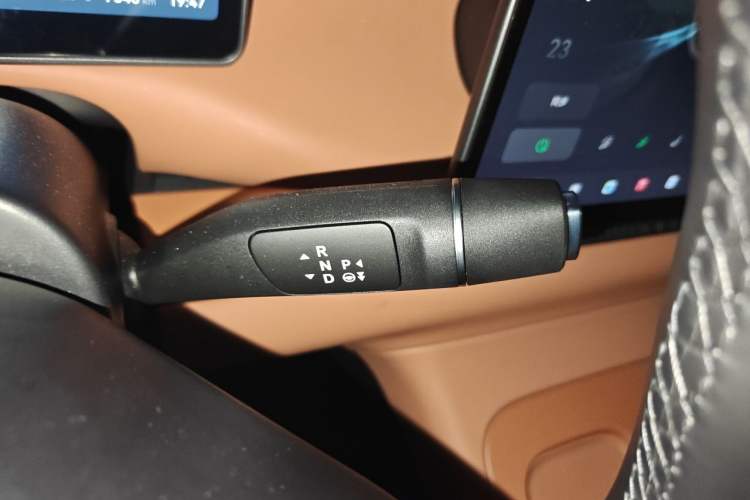 Used Leapmotor C16 2024 Range-Extended 200 Luxury Edition Gear Lever