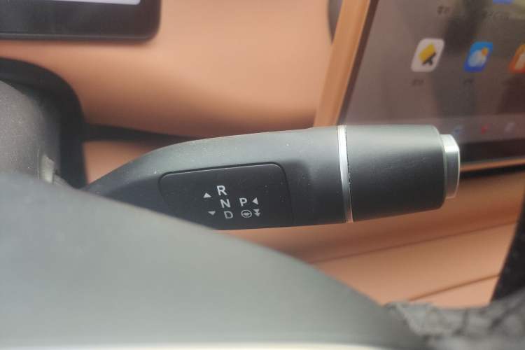 Used Leapmotor C16 2024 Range-Extended 200 Luxury Edition Gear Lever
