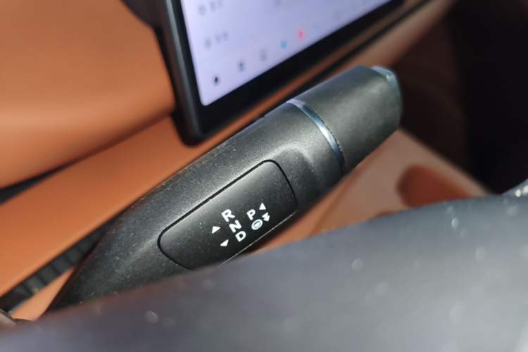 Used Leapmotor C16 2024 Range-Extended 200 Luxury Edition Gear Lever