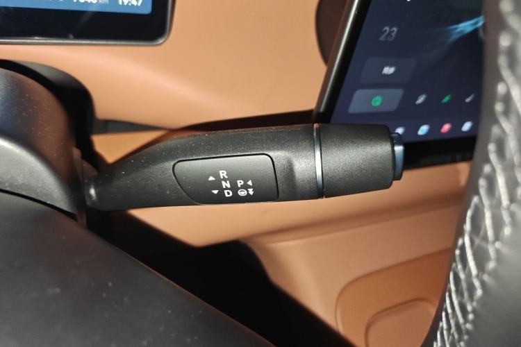Used Leapmotor C16 2024 Range-Extended 200 Luxury Edition Gear Lever