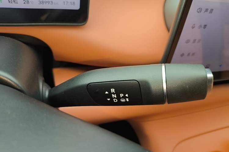 Used Leapmotor C16 2024 Range-Extended 200 Luxury Edition Gear Lever