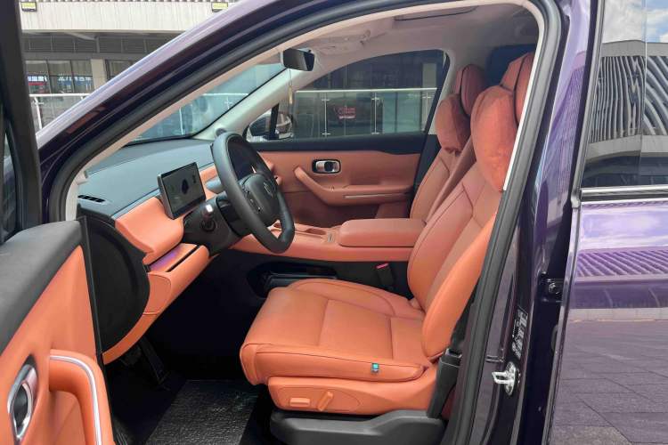Used Leapmotor C16 2024 Range-Extended 200 LiDAR Edition Interior 12