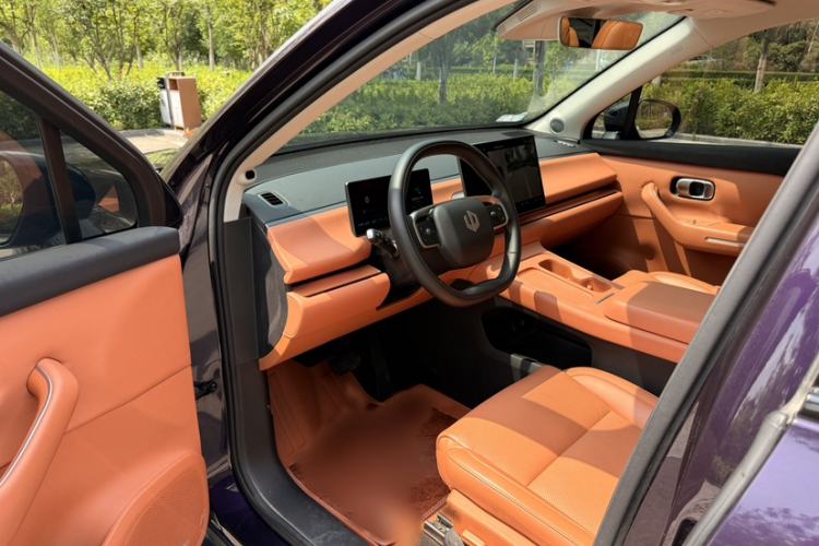 Used Leapmotor C16 2024 Range-Extended 200 LiDAR Edition Interior 2