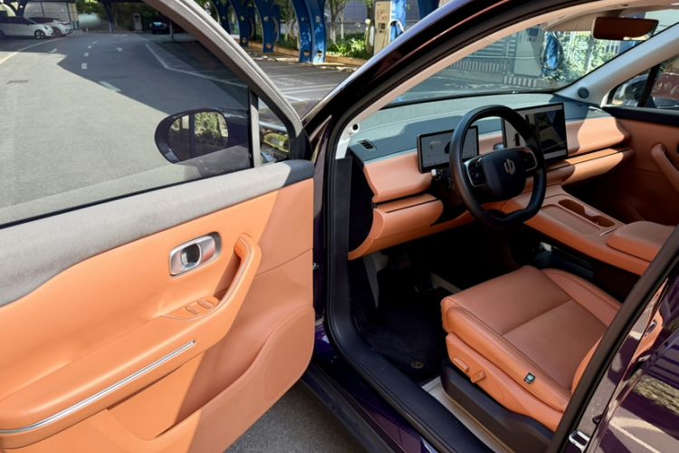 Used Leapmotor C16 2024 Range-Extended 200 LiDAR Edition Interior 2