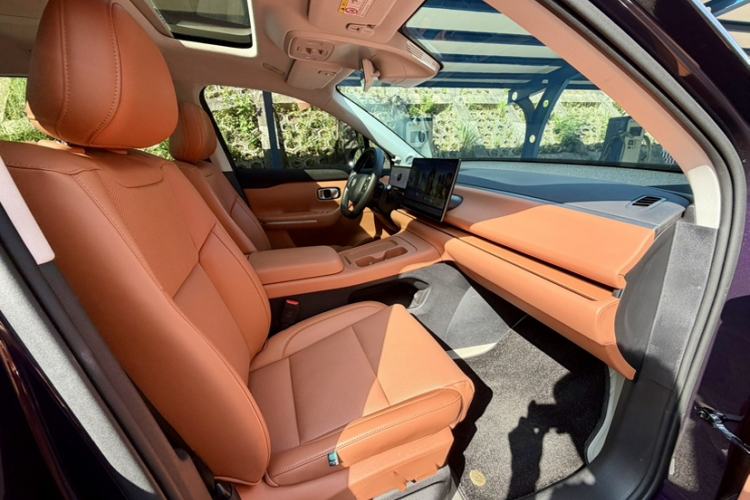 Used Leapmotor C16 2024 Range-Extended 200 LiDAR Edition Interior 6