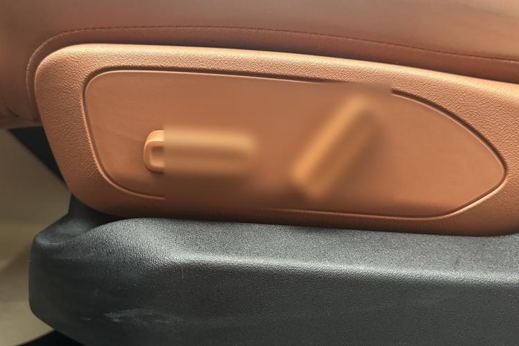 Used Leapmotor C16 2024 Range-Extended 200 LiDAR Edition Interior 8