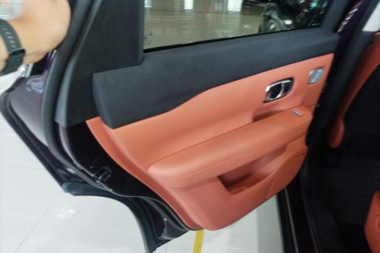 Used Leapmotor C16 2024 Range-Extended 200 LiDAR Edition Interior 8