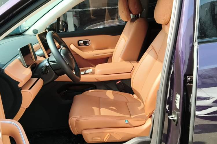 Used Leapmotor C16 2024 Range-Extended 200 Luxury Edition Left Front Seat