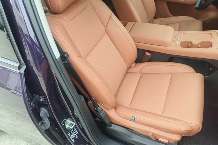 Used Leapmotor C16 2024 Range-Extended 200 Luxury Edition Right Front Seat