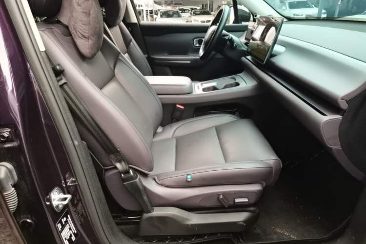 Used Leapmotor C16 2024 Range-Extended 200 LiDAR Edition Right Front Seat
