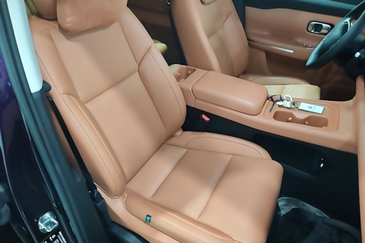 Used Leapmotor C16 2024 Range-Extended 200 Luxury Edition Right Front Seat