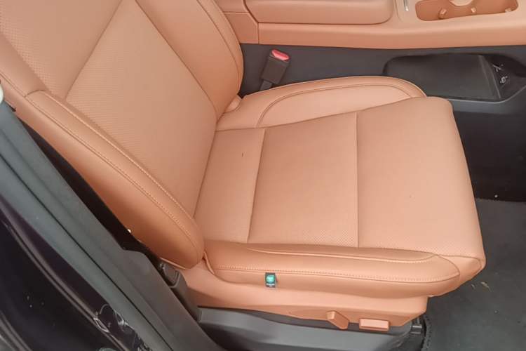 Used Leapmotor C16 2024 Range-Extended 200 Luxury Edition Right Front Seat
