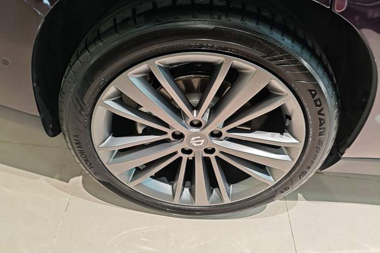 Used Leapmotor C16 2024 All-Electric 520 LiDAR Edition Right Rear Wheel Hub
