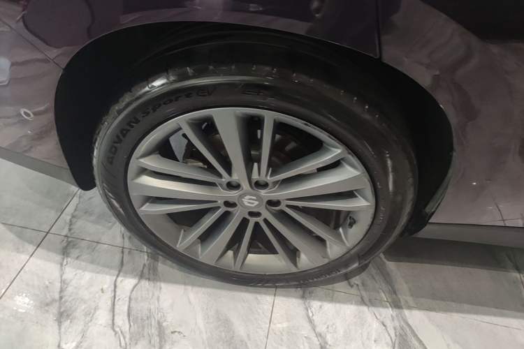 Used Leapmotor C16 2024 All-Electric 580 Luxury Edition Right Rear Wheel Hub