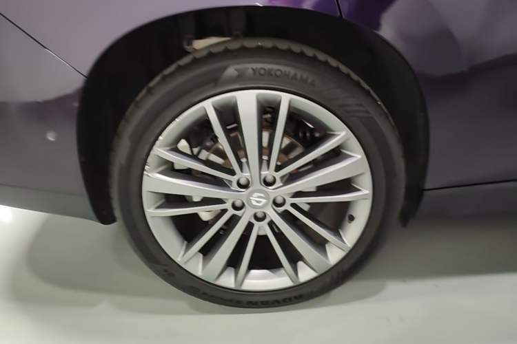 Used Leapmotor C16 2024 Range-Extended 200 Luxury Edition Right Rear Wheel Hub
