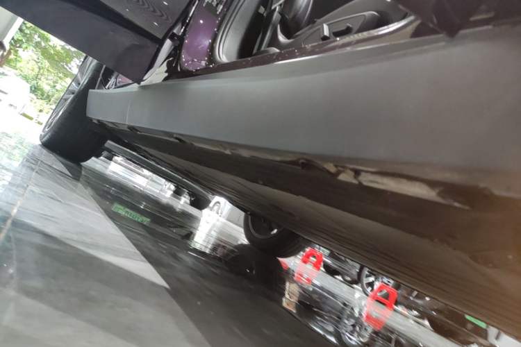 Used Leapmotor C16 2024 All-Electric 580 Luxury Edition Right Side Sill