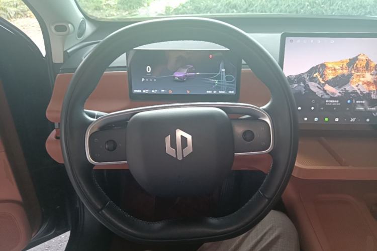 Used Leapmotor C16 2024 Range-Extended 200 LiDAR Edition Steering Wheel
