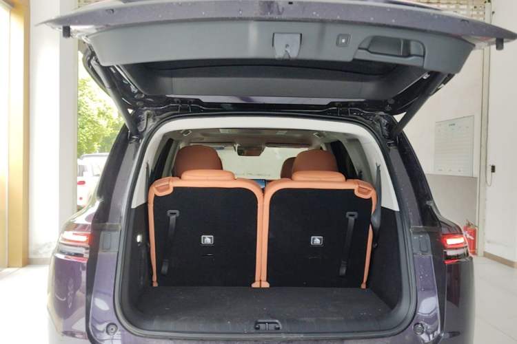 Used Leapmotor C16 2024 Range-Extended 200 LiDAR Edition Trunk