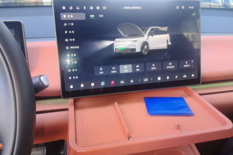 Used Leapmotor C16 2024 All-Electric 520 LiDAR Edition Audio And AC Panel