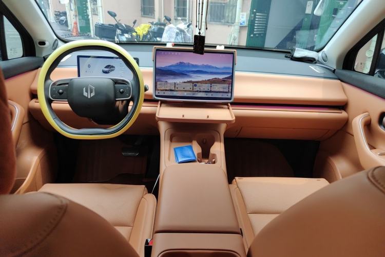 Used Leapmotor C16 2024 Range-Extended 200 LiDAR Edition Center Console