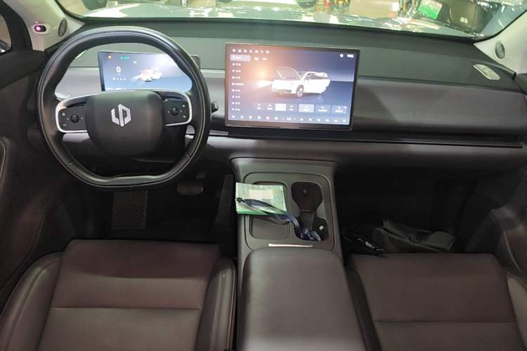 Used Leapmotor C16 2024 All-Electric 580 Luxury Edition Center Console