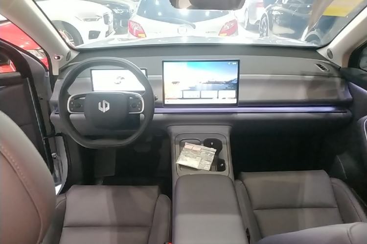 Used Leapmotor C16 2024 All-Electric 580 Luxury Edition Center Console