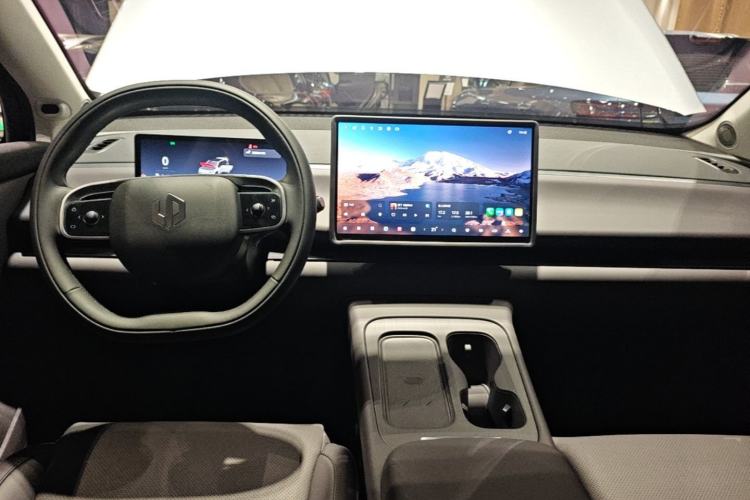 Used Leapmotor C16 2024 Range-Extended 200 Luxury Edition Center Console