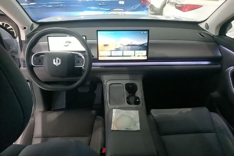 Used Leapmotor C16 2024 All-Electric 580 Luxury Edition Center Console