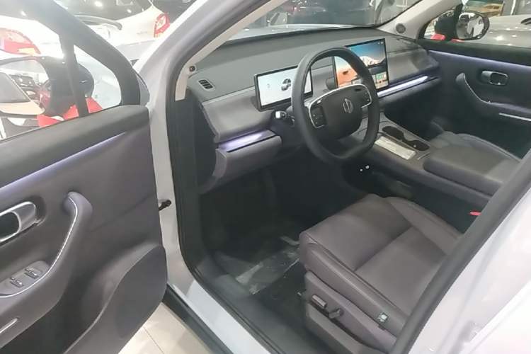 Used Leapmotor C16 2024 All-Electric 580 Luxury Edition Driver Seat