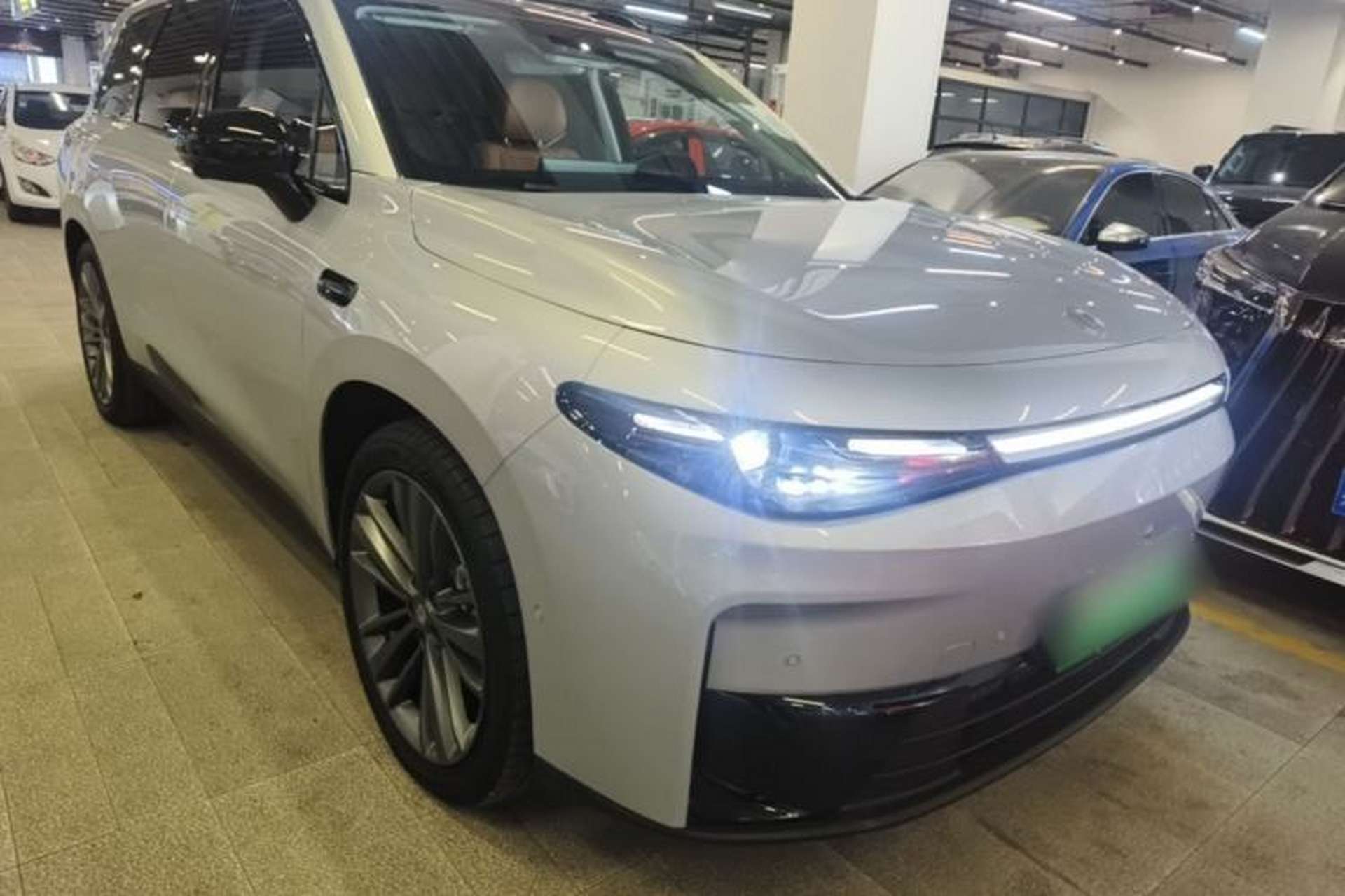 Used Leapmotor C16 2024 Range-Extended 200 Luxury Edition Front Right 45 Deg