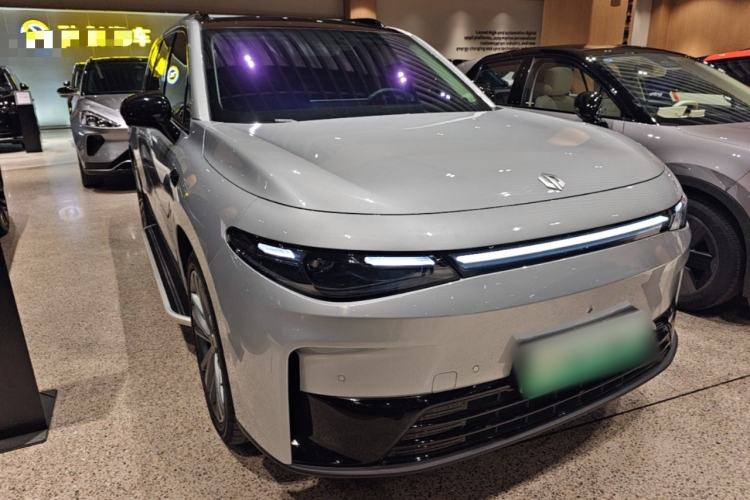 Used Leapmotor C16 2024 Range-Extended 200 Luxury Edition Front Right 45 Deg