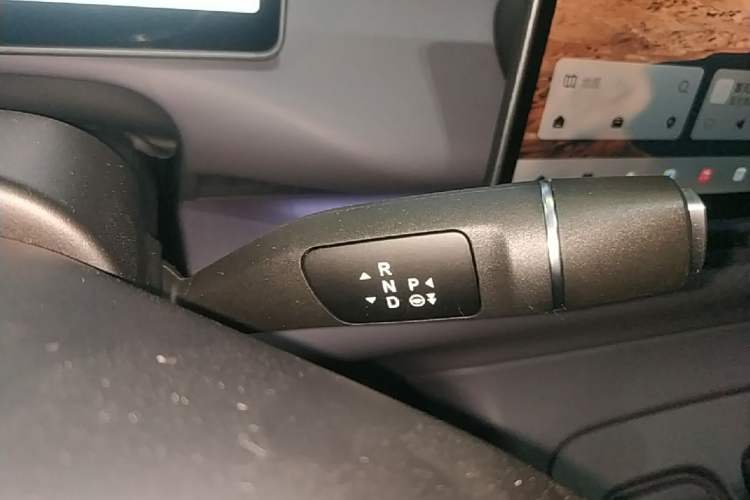 Used Leapmotor C16 2024 All-Electric 580 Luxury Edition Gear Lever
