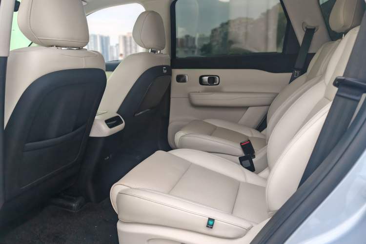 Used Leapmotor C16 2024 Range-Extended 200 Luxury Edition Interior 3