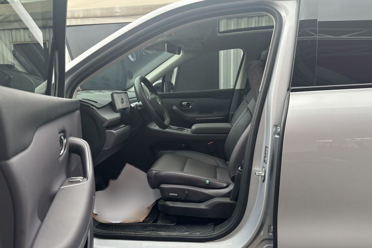 Used Leapmotor C16 2024 Range-Extended 200 Luxury Edition Interior 9