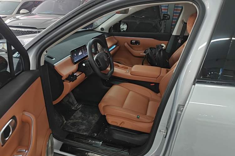 Used Leapmotor C16 2024 Range-Extended 200 LiDAR Edition Left Front Seat