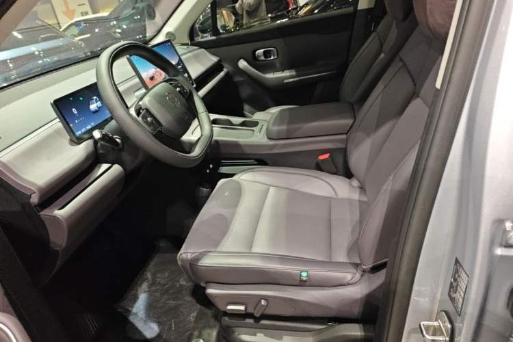 Used Leapmotor C16 2024 Range-Extended 200 Luxury Edition Left Front Seat