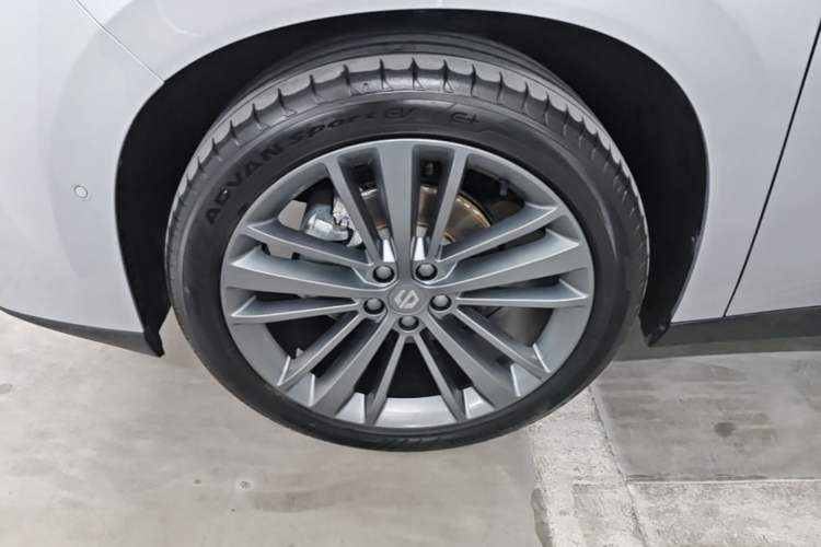 Used Leapmotor C16 2024 Pure Electric 520 Deluxe Edition Left Front Wheel Hub
