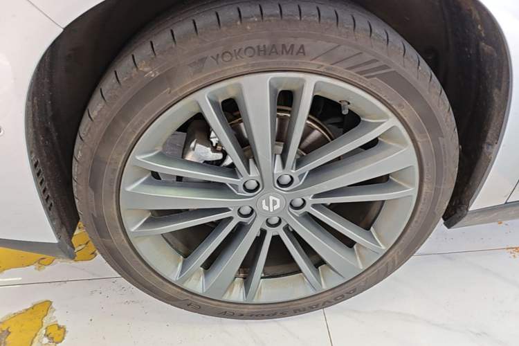 Used Leapmotor C16 2024 Pure Electric 520 Deluxe Edition Left Front Wheel Hub