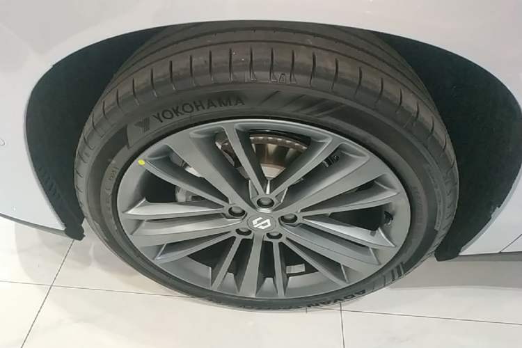 Used Leapmotor C16 2024 All-Electric 580 Luxury Edition Left Front Wheel Hub
