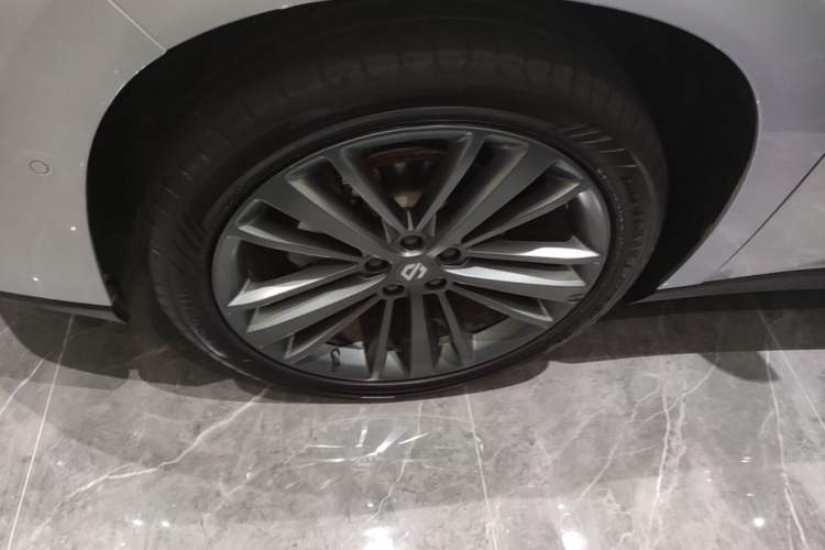Used Leapmotor C16 2024 Pure Electric 520 Deluxe Edition Left Front Wheel Hub